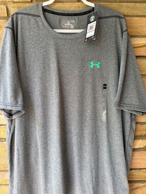 Under Armour Men’s Heather Gray Performance Tee with Green Logo